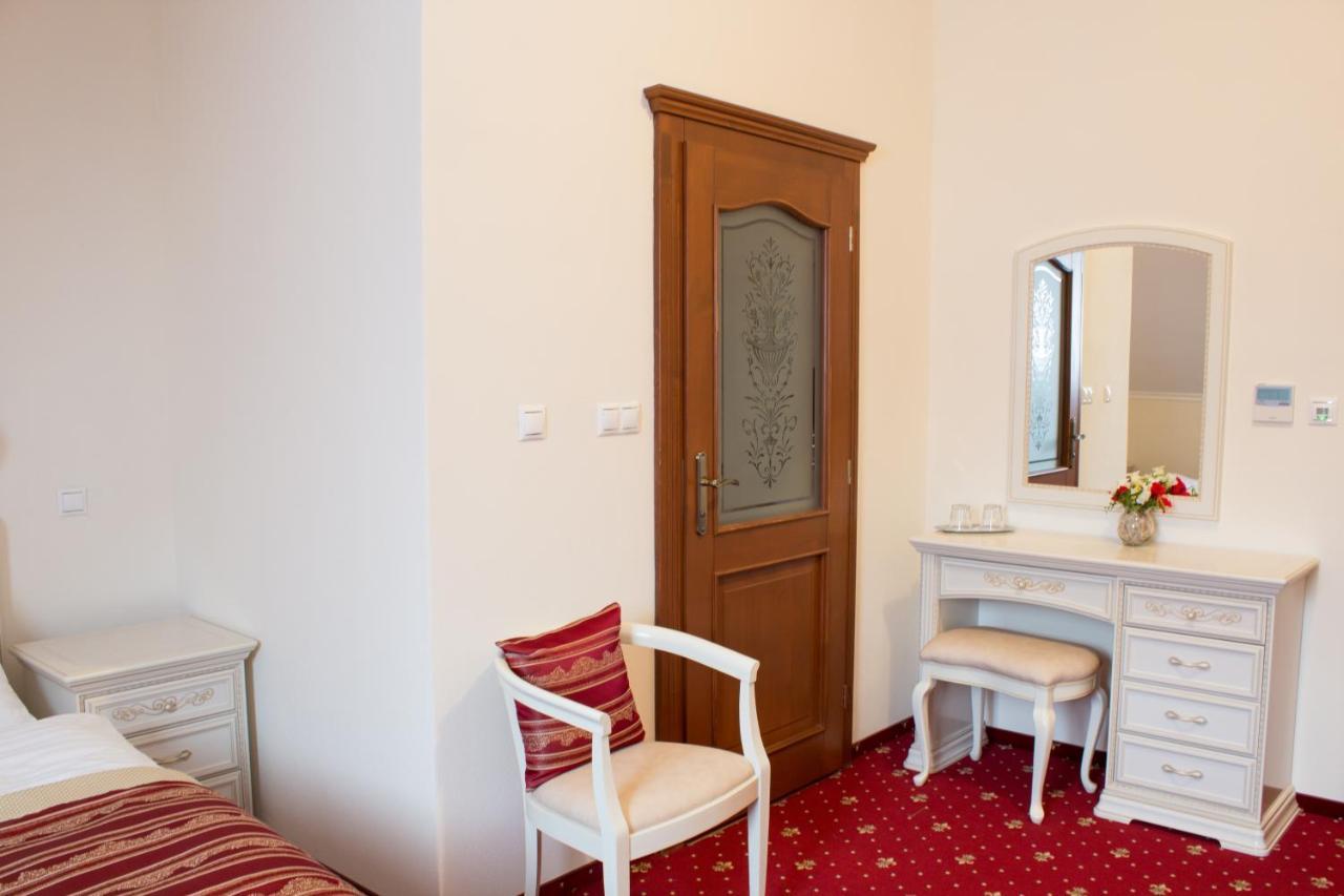 Hotel Viliam Frano Нітра Екстер'єр фото