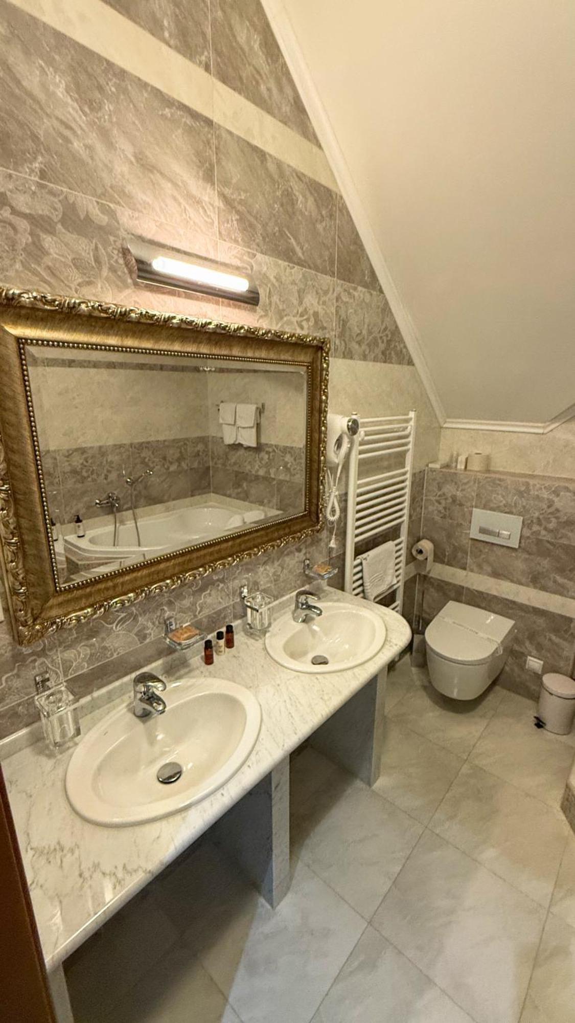 Hotel Viliam Frano Нітра Екстер'єр фото