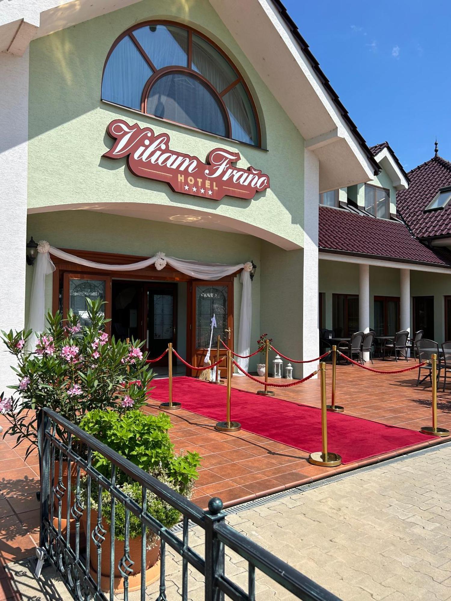 Hotel Viliam Frano Нітра Екстер'єр фото
