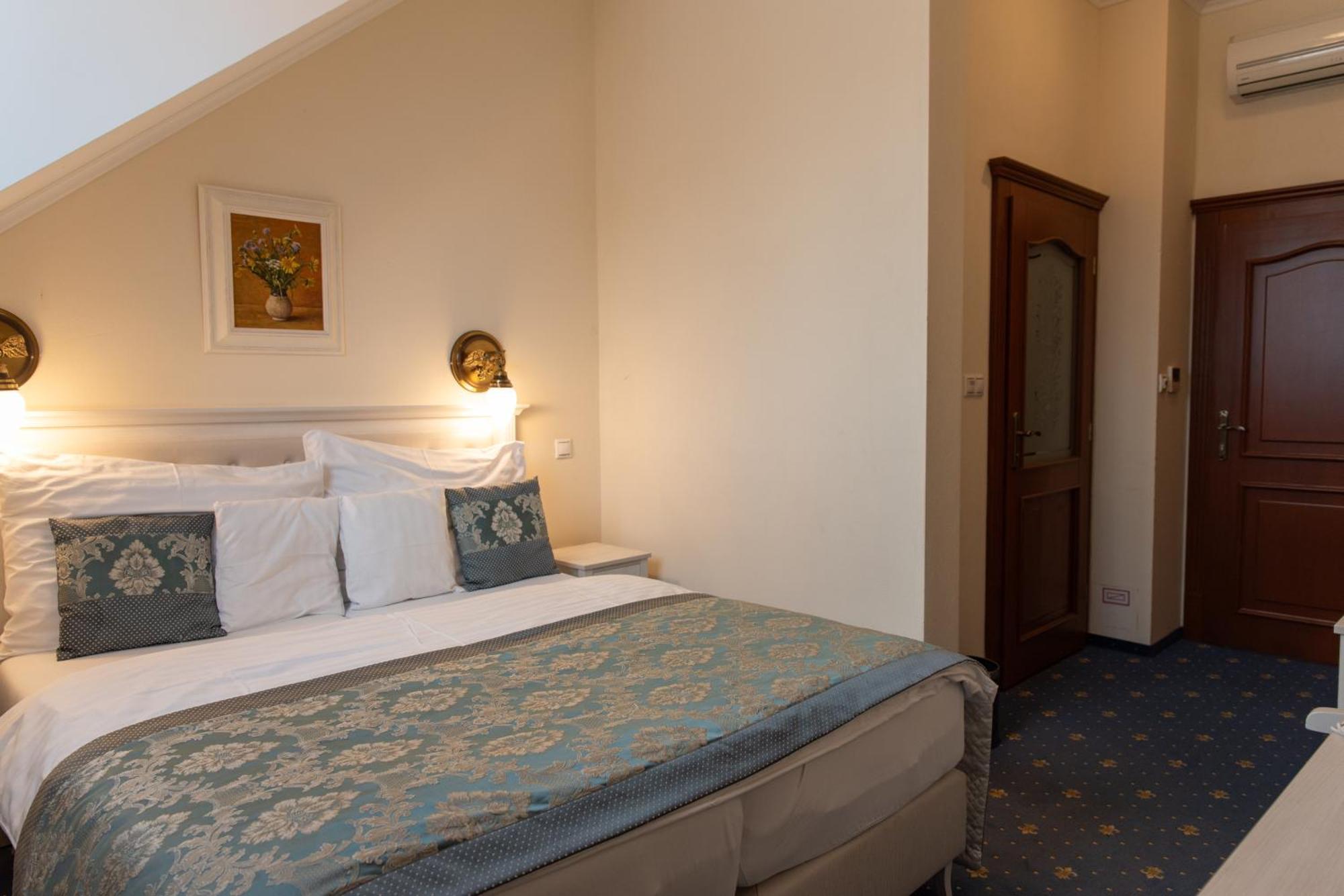 Hotel Viliam Frano Нітра Екстер'єр фото