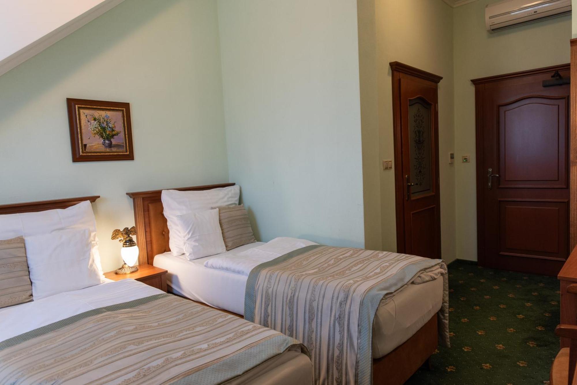 Hotel Viliam Frano Нітра Екстер'єр фото