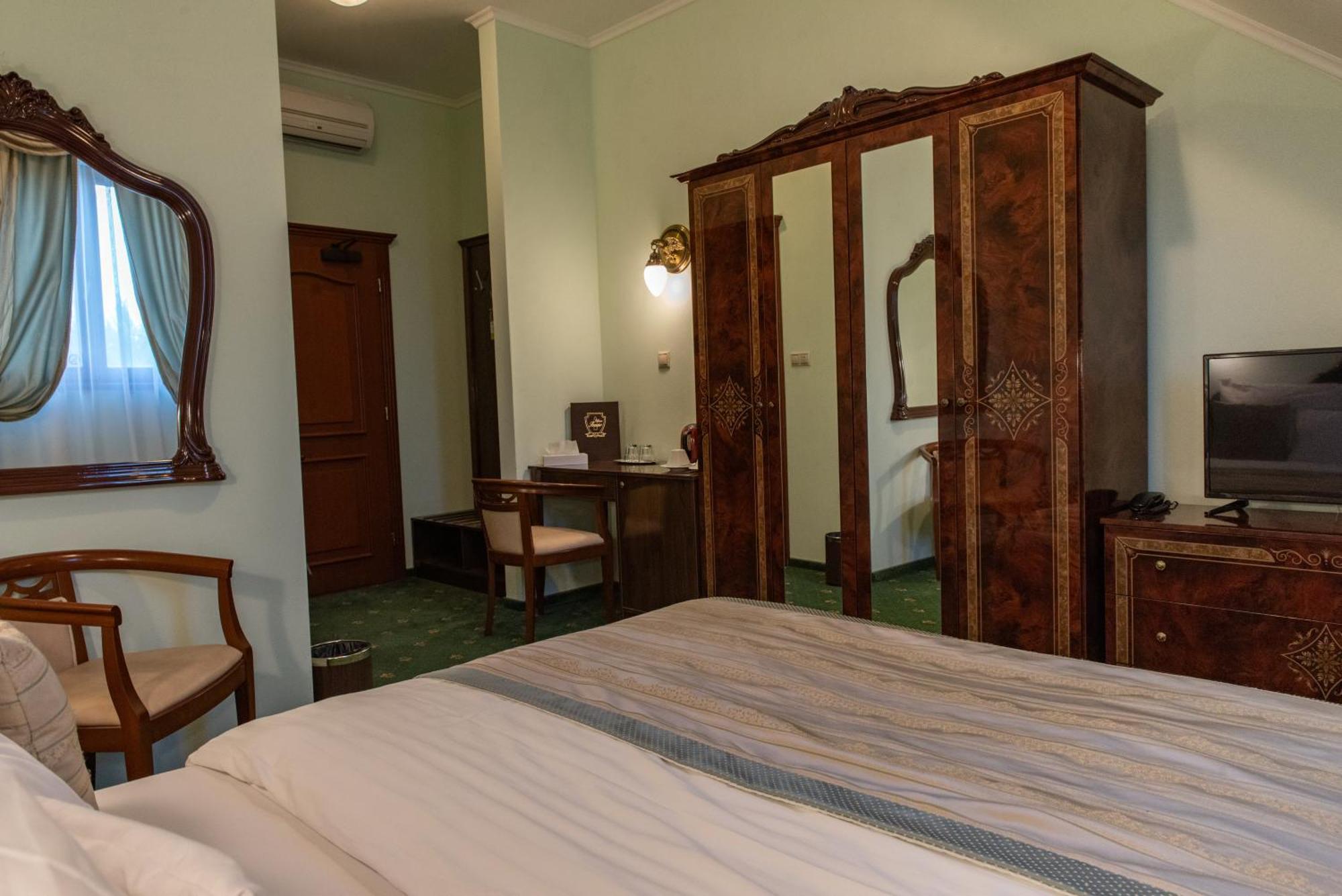 Hotel Viliam Frano Нітра Екстер'єр фото